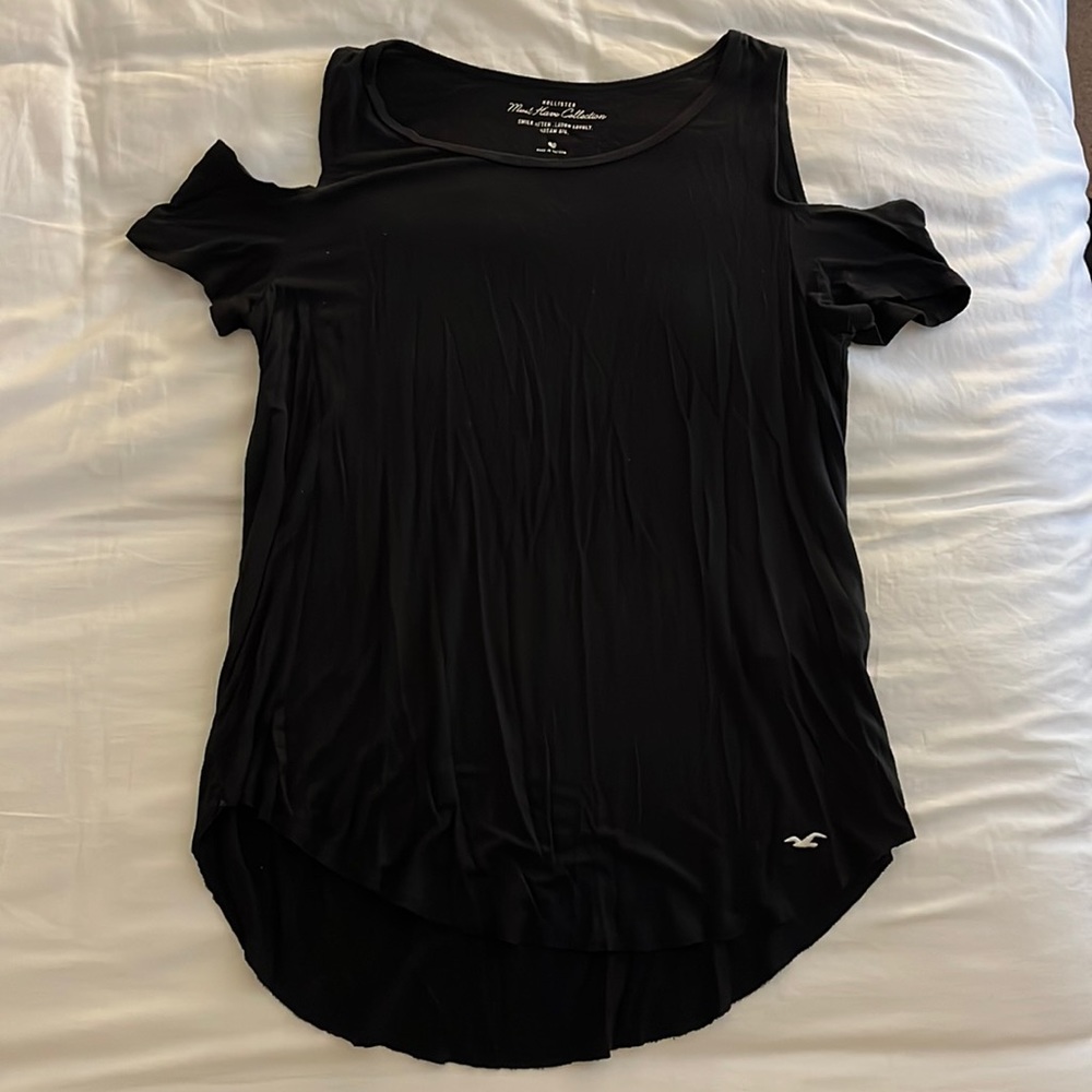 Black Cold-Shoulder Short-Sleeved Top
